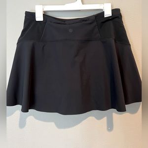 Women’s Athleta skort size Medium in black. Never been worn!